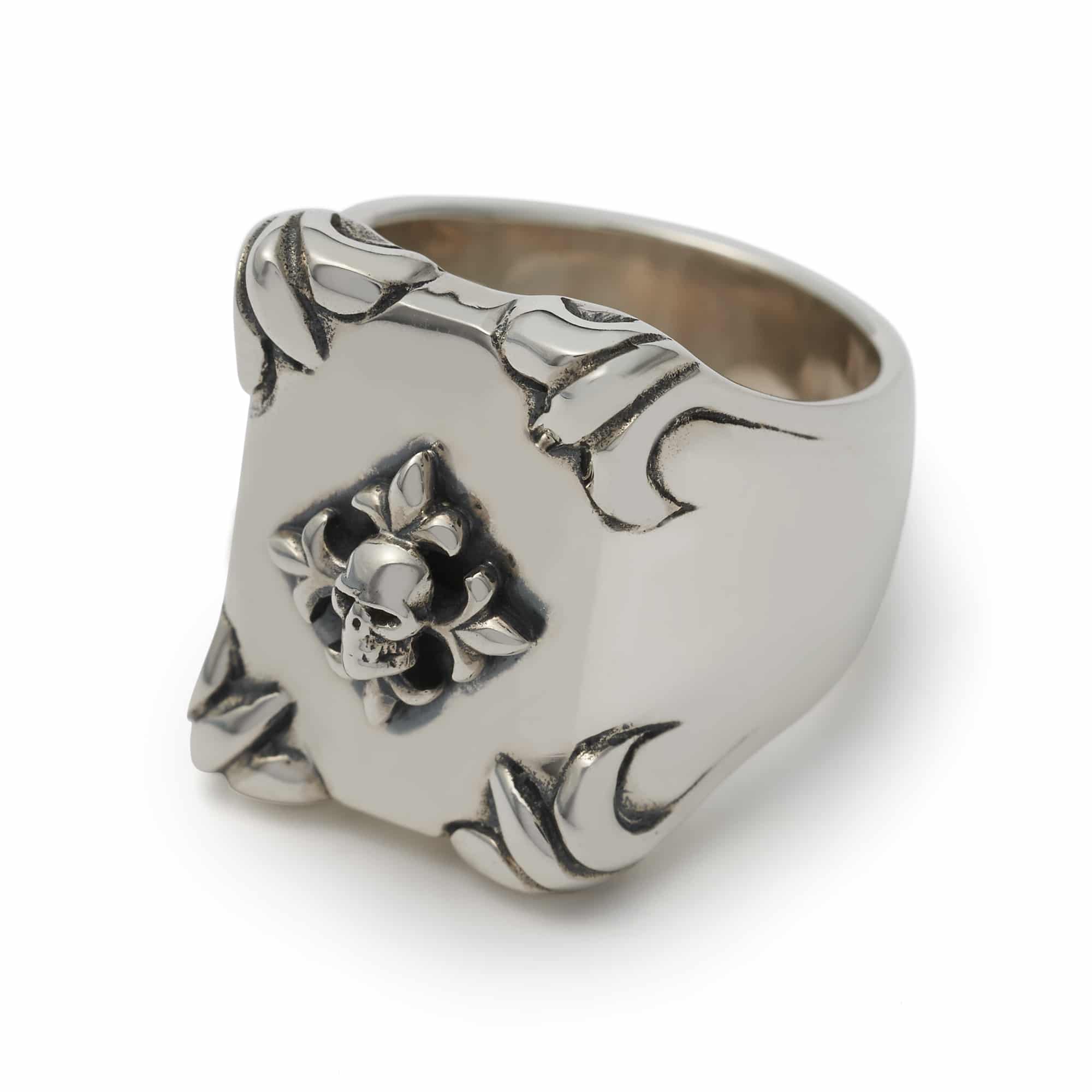 Shield_Ring_With_Silver_Fleur_De_Lis_And_Skull_205.jpg
