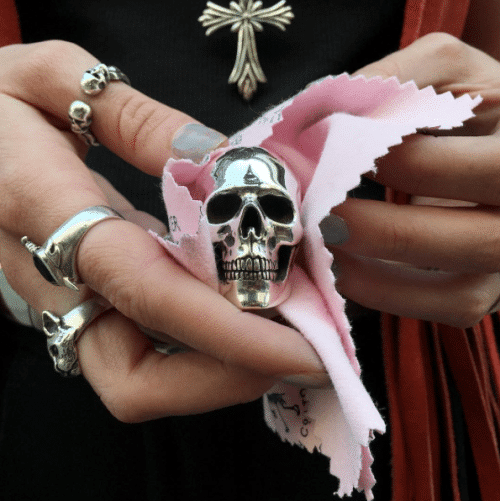 polishing-cloth-skull-ring